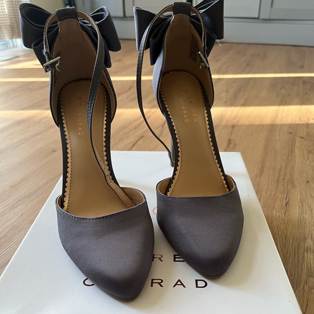 NIB Lauren Conrad charmed grey 3.5 inch bow back high heels